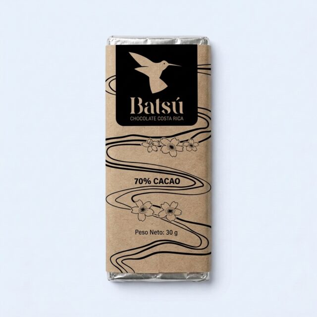 Barra de chocolate Batsú 70% cacao de 30 g en envoltura de papel kraft.