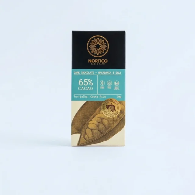 Chocolate 65% Cacao con Macadamia y Sal · Imagen generada